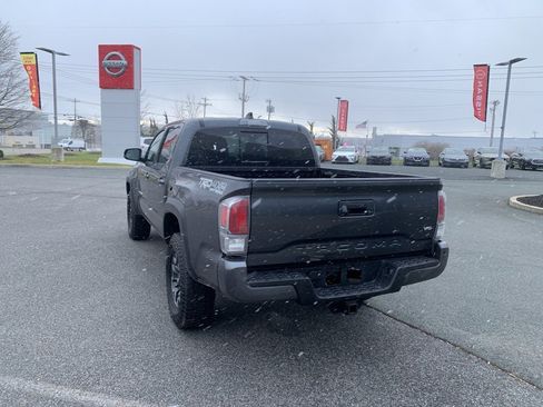 Used 2023 Toyota Tacoma TRD Off-Road w/ TRD Premium Off Road Package image 4