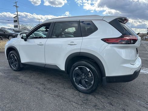 Used 2026 Nissan Rogue SV w/ SV Premium Package image 9