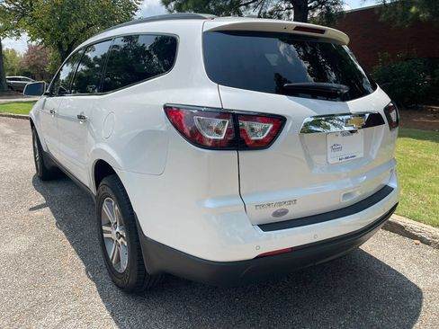 Used 2017 Chevrolet Traverse LT FWD image 3