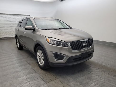 Used 2016 Kia Sorento LX w/ LX Convenience Package image 13