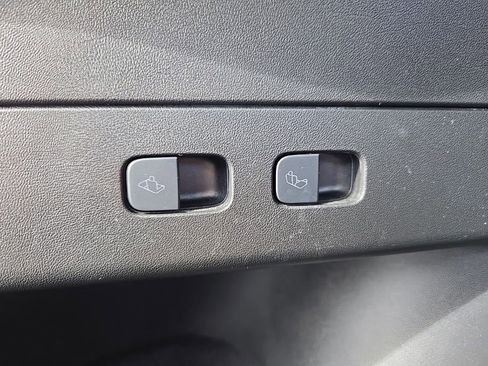 Used 2021 Tesla Model Y Long Range image 44