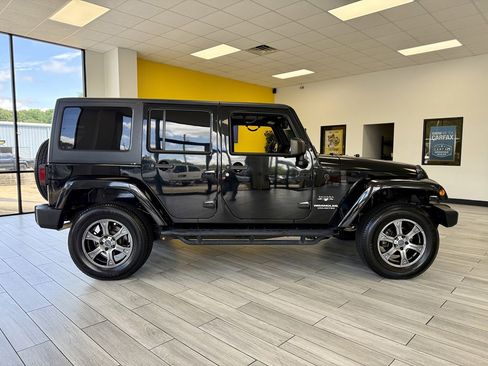 Used 2016 Jeep Wrangler Unlimited Sahara w/ Connectivity Group AWD/4WD image 5