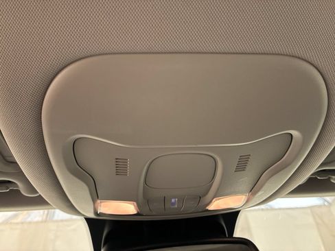 Used 2018 Jeep Renegade Altitude AWD/4WD image 23