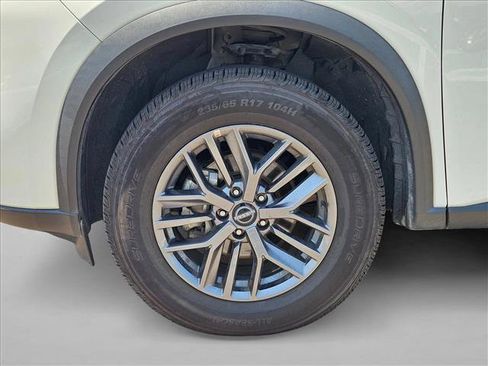 Used 2024 Nissan Rogue S AWD/4WD image 10