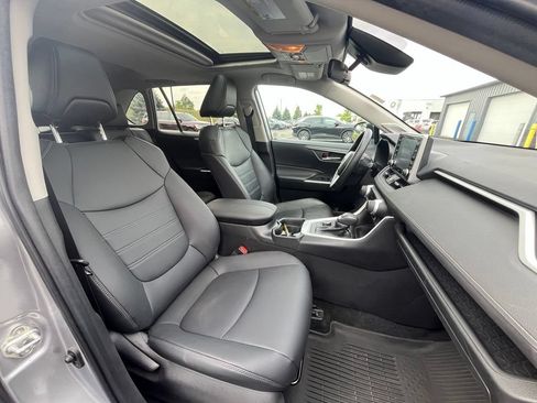 Used 2021 Toyota RAV4 XLE Premium AWD/4WD image 11