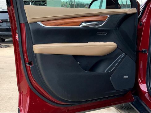 Used 2018 Cadillac XT5 Platinum w/ Driver Assist Package AWD/4WD image 25