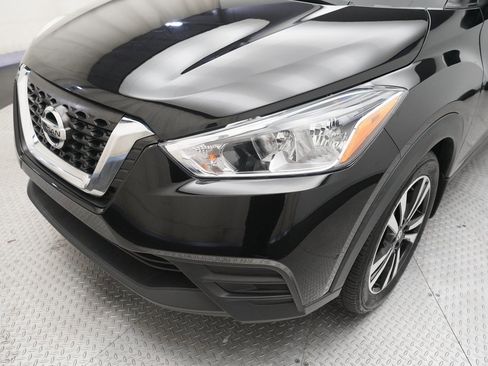 Used 2018 Nissan Kicks SV image 22