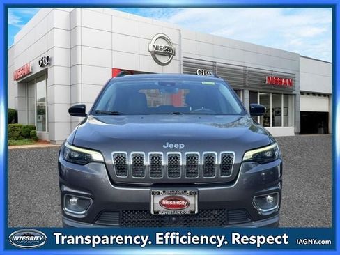 Used 2022 Jeep Cherokee Limited w/ Mopar Interior Package AWD/4WD image 2