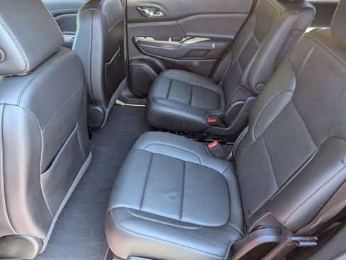 Used 2021 GMC Acadia SLT w/ Elevation Edition AWD/4WD image 19