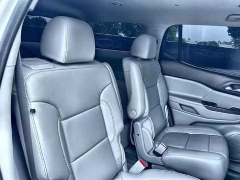 Used 2023 GMC Acadia SLT w/ Technology Package FWD image 26
