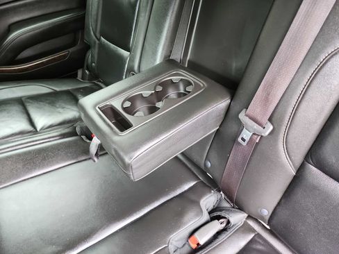 Used 2015 Chevrolet Suburban LT RWD image 25