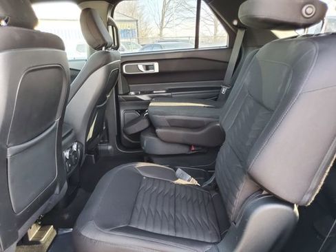 Used 2020 Ford Explorer XLT image 25