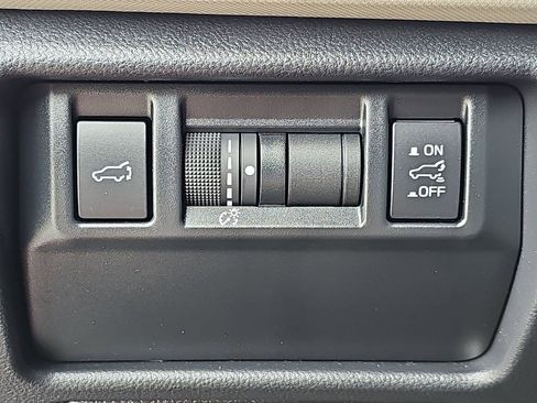 Certified 2025 Subaru Forester Premium AWD/4WD image 30