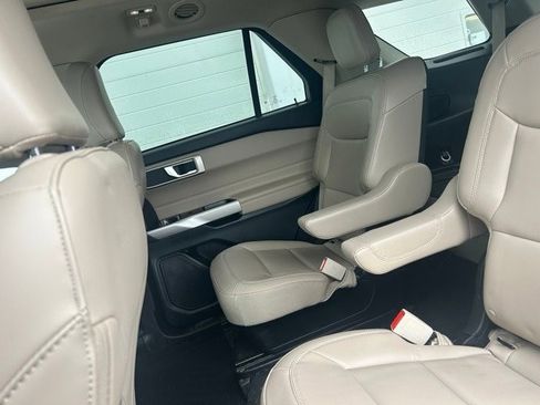 Certified 2023 Ford Explorer XLT w/ Equipment Group 202A image 9