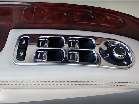 Used 2016 Bentley Mulsanne image 15