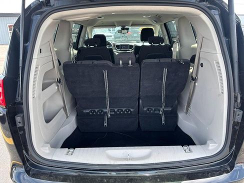 Used 2023 Chrysler Voyager LX FWD image 6