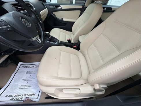 Used 2011 Volkswagen Jetta SE FWD image 24