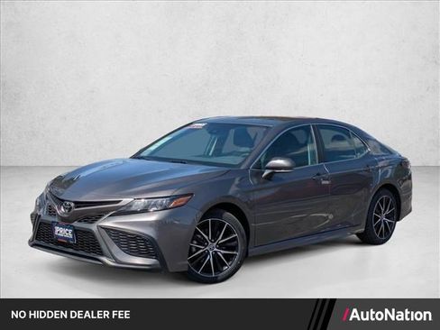 Used 2024 Toyota Camry SE FWD image 1