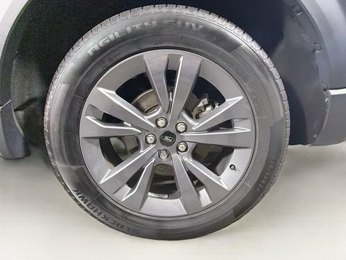 Used 2023 Ford Explorer XLT w/ Equipment Group 202A AWD/4WD image 39
