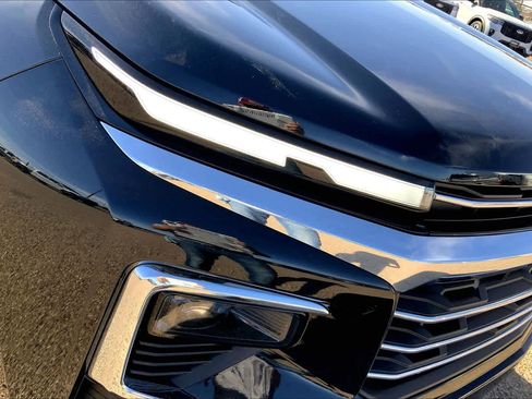 Used 2025 Chevrolet Traverse LT image 36