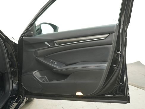 Used 2019 Honda Accord Sport image 9