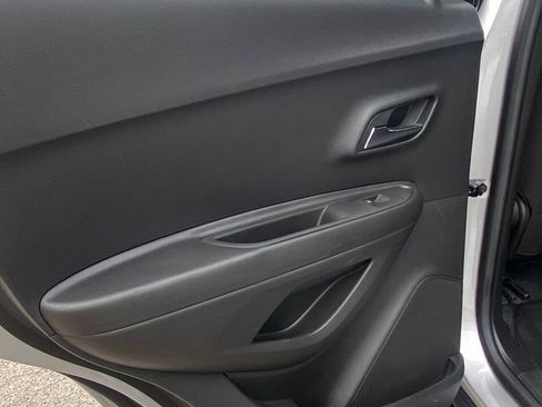 Used 2020 Chevrolet Trax LS w/ Tint and Cruise Package FWD image 12