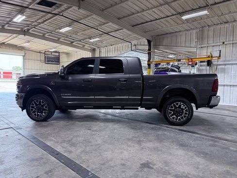 Used 2025 RAM 2500 Limited AWD/4WD image 5