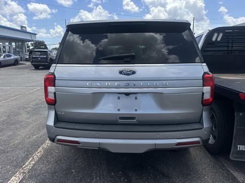Used 2024 Ford Expedition XLT RWD image 8