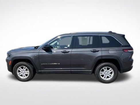 Used 2023 Jeep Grand Cherokee Laredo w/ Luxury Tech Group I AWD/4WD image 2