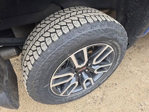 Used 2023 GMC Sierra 1500 AT4 w/ AT4 Premium Package image 4