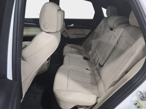 Used 2023 Audi Q5 2.0T Premium w/ Convenience Package image 12