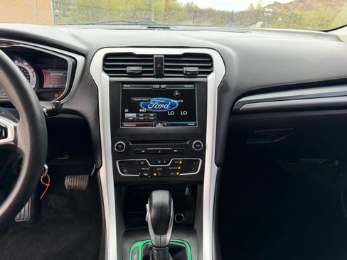 Used 2016 Ford Fusion SE image 13