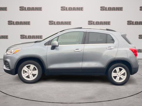 Used 2019 Chevrolet Trax LT w/ LT Convenience Package image 2