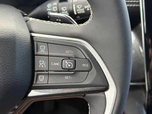 Used 2023 Jeep Grand Cherokee L Laredo RWD image 19
