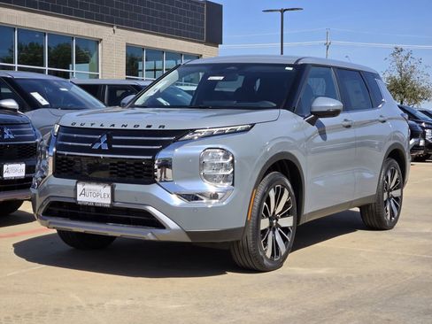 New 2026 Mitsubishi Outlander SE image 2