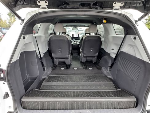 Used 2021 Toyota Sienna XSE image 15