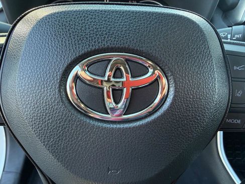 Used 2025 Toyota RAV4 XLE AWD/4WD image 28