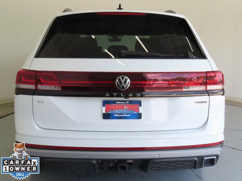 Used 2024 Volkswagen Atlas Peak Edition SE image 5