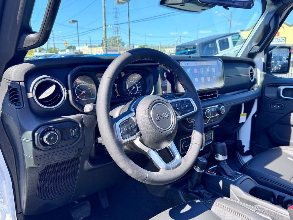 New 2026 Jeep Wrangler Unlimited Sahara AWD/4WD image 13