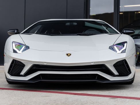 Used 2018 Lamborghini Aventador S image 5