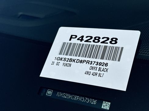 Used 2023 GMC Yukon SLT w/ SLT Premium Package image 42