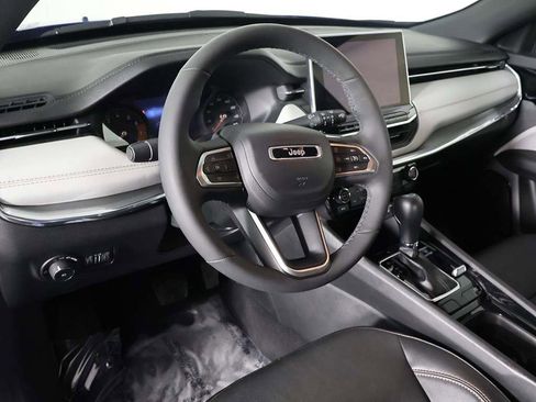 Used 2023 Jeep Compass Limited image 27