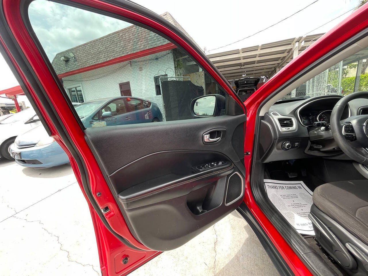 Used 2020 Jeep Compass Sport w/ Tech Group FWD image 12