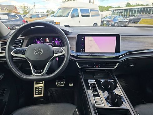 Used 2024 Volkswagen Atlas SEL Premium R-Line AWD/4WD image 12