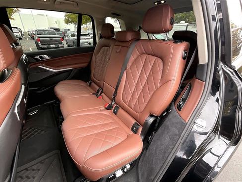 Used 2025 BMW X7 xDrive40i w/ Premium Package image 27