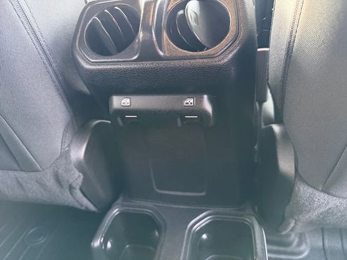 Used 2019 Jeep Wrangler Unlimited Sport S image 16