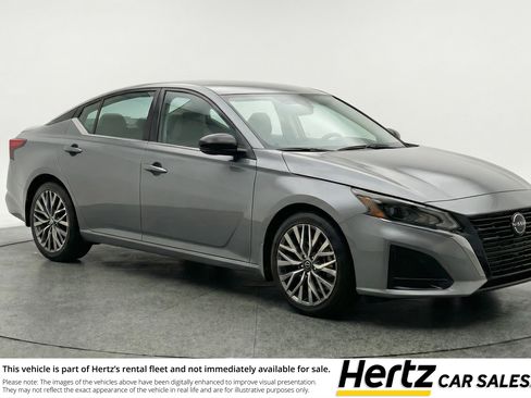 Used 2025 Nissan Altima 2.5 SV FWD image 1
