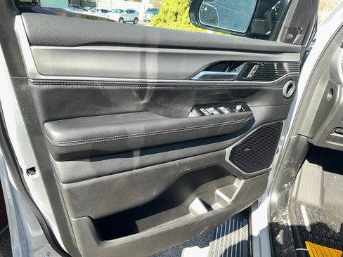 New 2026 Jeep Grand Wagoneer L Limited AWD/4WD image 7