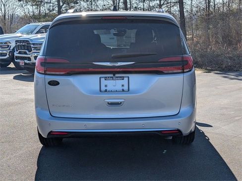 New 2026 Chrysler Pacifica Pinnacle image 6