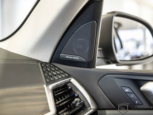 Used 2025 BMW X7 xDrive40i w/ Premium Package image 37